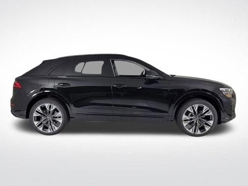 2025 Audi Q8 Premium