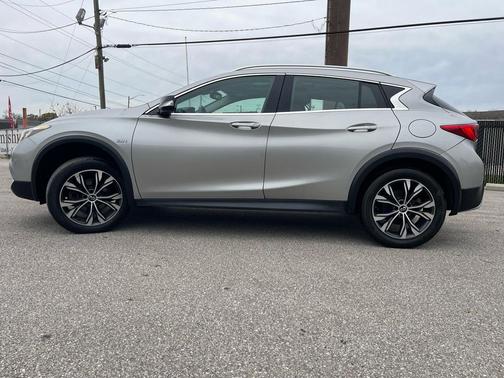 2018 INFINITI QX30 Premium