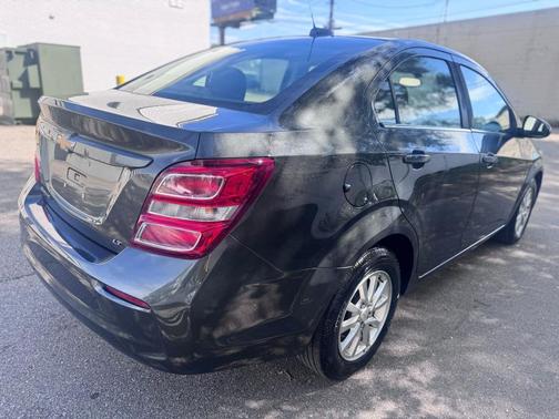 2020 Chevrolet Sonic FWD Sedan LT