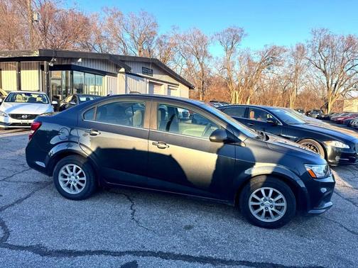 2020 Chevrolet Sonic FWD Sedan LT