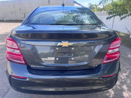 2020 Chevrolet Sonic FWD Sedan LT