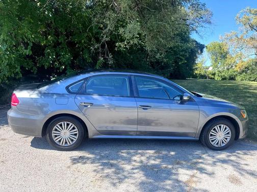 2015 Volkswagen Passat 1.8T Auto S