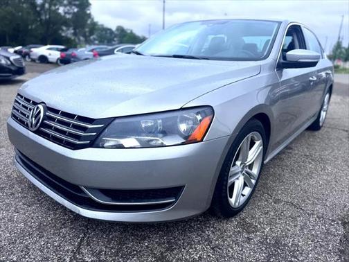 2013 Volkswagen Passat 2.0 TDI SE w/ Sunroof