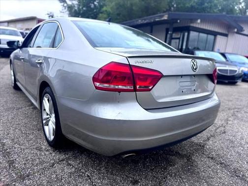 2013 Volkswagen Passat 2.0 TDI SE w/ Sunroof