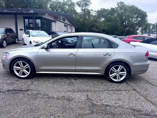 2013 Volkswagen Passat 2.0 TDI SE w/ Sunroof