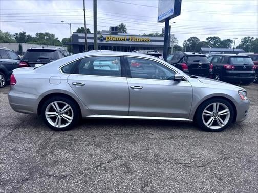 2013 Volkswagen Passat 2.0 TDI SE w/ Sunroof