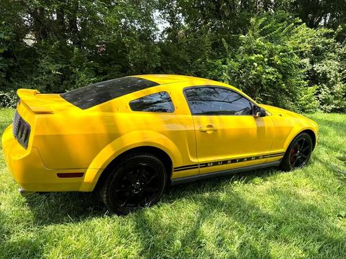 2005 Ford Mustang Deluxe