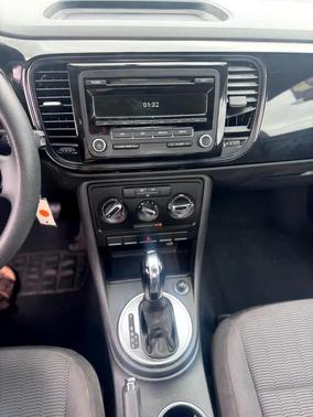2014 Volkswagen Beetle Auto 1.8T Entry