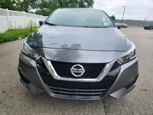 Gun Metallic 2020 Nissan Versa 1.6 SV