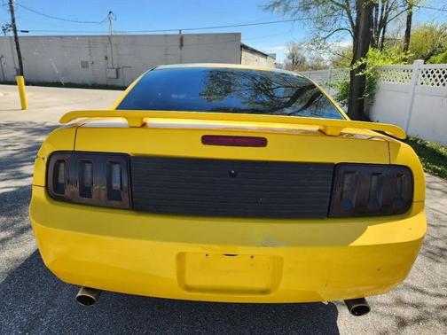 2005 Ford Mustang Premium