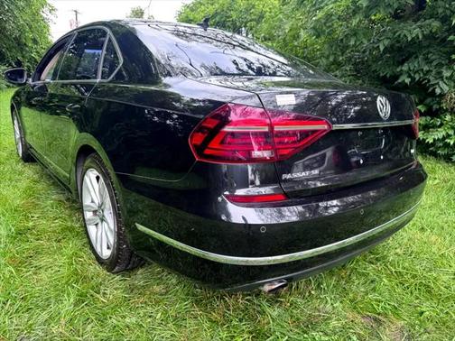 2017 Volkswagen Passat 1.8T SE w/Technology