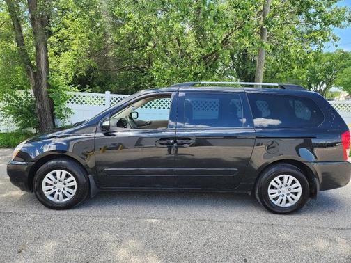 Black 2012 Kia Sedona LX