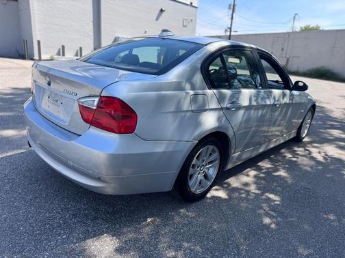 2006 BMW 325 325i Sedan