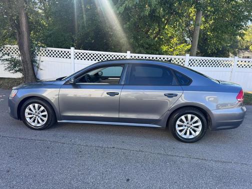 2013 Volkswagen Passat 2.5L Wolfsburg Edition