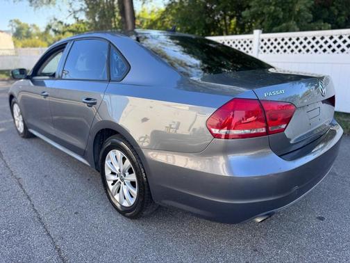 2013 Volkswagen Passat 2.5L Wolfsburg Edition