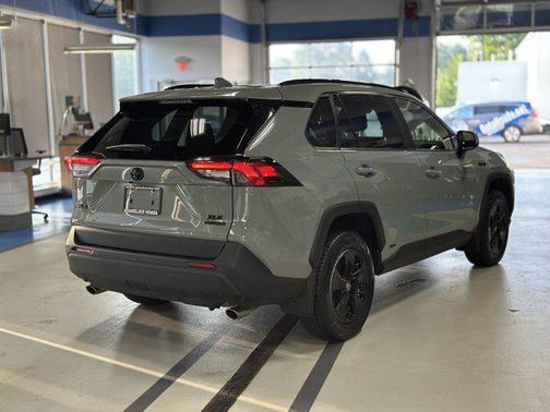 2020 Toyota RAV4 Hybrid XLE