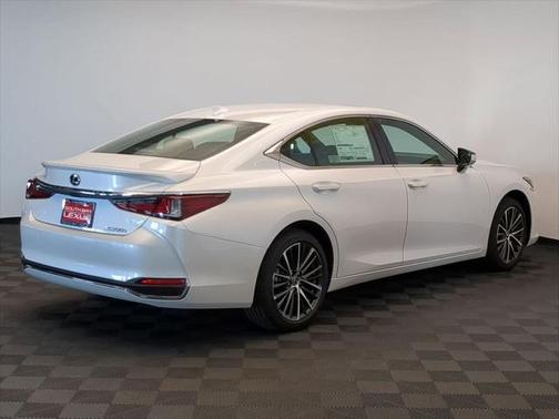 2025 Lexus ES 300h Base