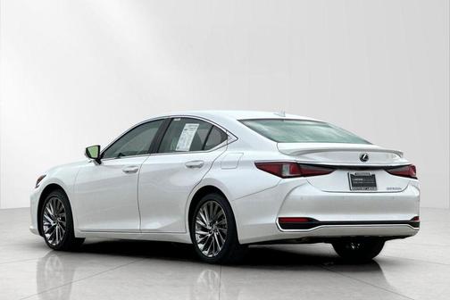 2025 Lexus ES 300h Luxury