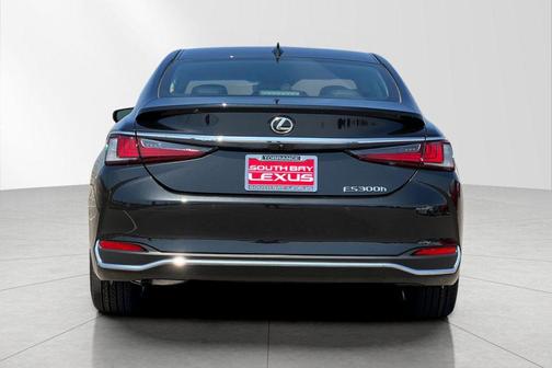 2025 Lexus ES 300h Luxury