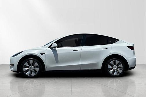 Pearl White Multi-Coat 2023 Tesla Model Y Long Range Dual Motor All-Wheel Drive