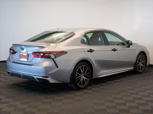 2024 Toyota Camry Hybrid SE