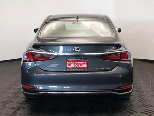 2025 Lexus ES 300h Base