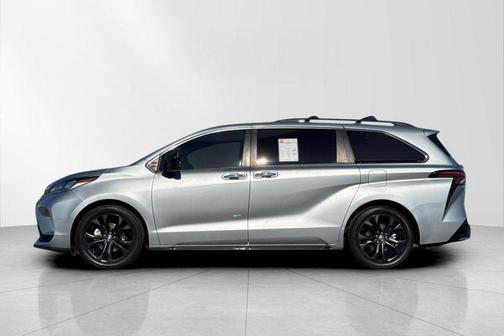 2022 Toyota Sienna XSE 7 Passenger