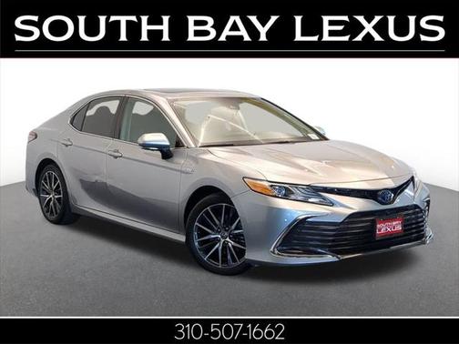 2021 Toyota Camry Hybrid XLE