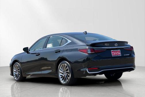 2025 Lexus ES 300h Luxury