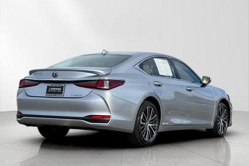 2022 Lexus ES 300h Premium