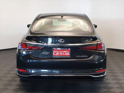 2025 Lexus ES 300h Luxury