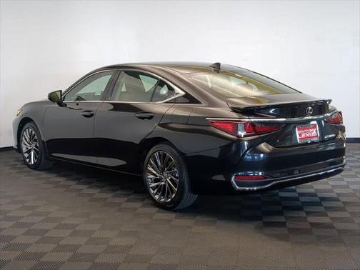 2025 Lexus ES 300h Luxury