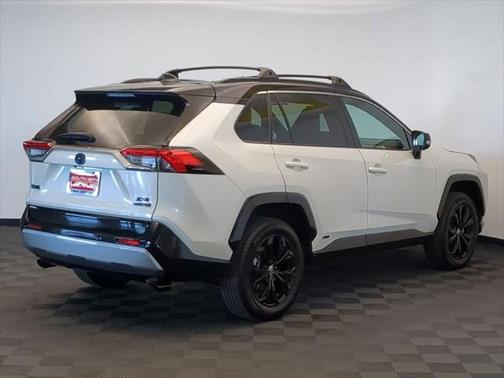 2022 Toyota RAV4 Hybrid SE