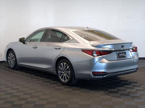 2022 Lexus ES 300h Base