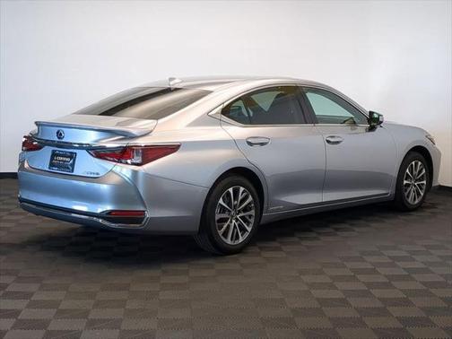 2022 Lexus ES 300h Base