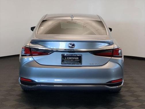 2022 Lexus ES 300h Base