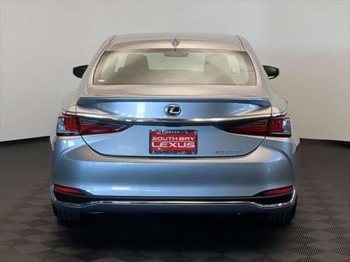 2025 Lexus ES 300h Base