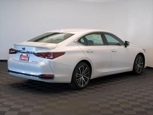 2025 Lexus ES 300h Base