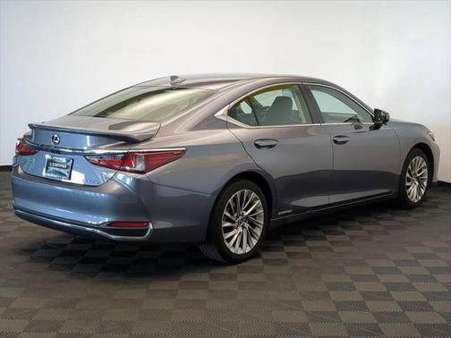 2019 Lexus ES 300h Luxury