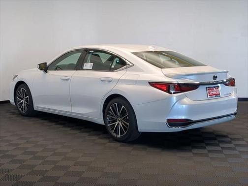 2025 Lexus ES 300h Base