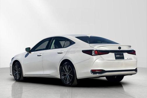2025 Lexus ES 300h Premium