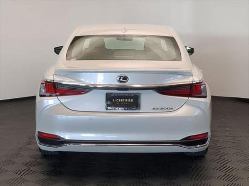 2023 Lexus ES 300h Premium