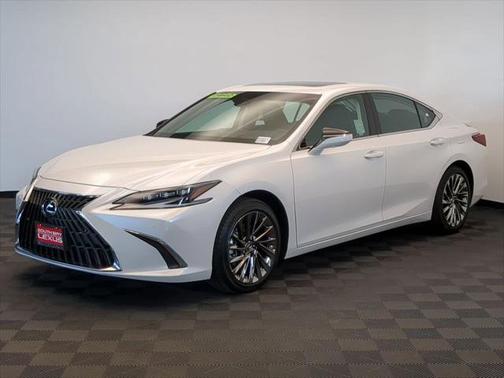 2025 Lexus ES 300h Luxury