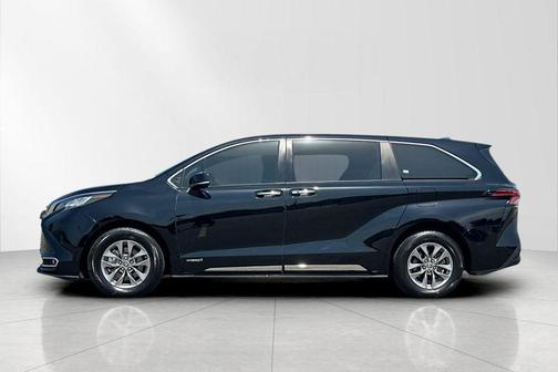 Midnight Black Metallic 2021 Toyota Sienna LE