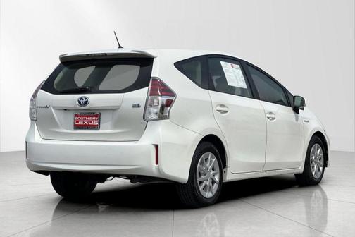 2016 Toyota Prius v Two