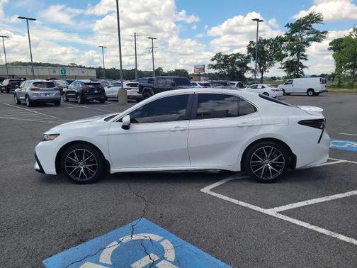 2022 Toyota Camry SE