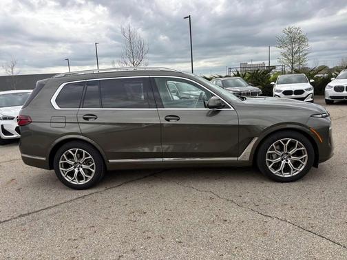 Manhattan Green Metallic 2026 BMW X7 xDrive40i