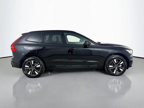 Onyx Black Metallic 2026 Volvo XC60 B5 Plus