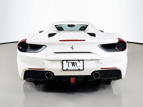 Bianco Avus 2018 Ferrari 488 Spider Base