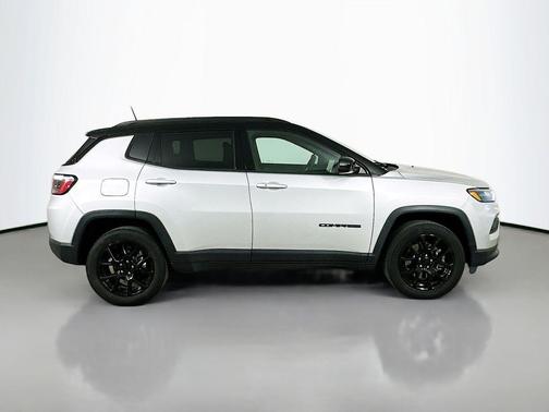 Silver Zynith Metallic Clearcoat 2024 Jeep Compass Latitude